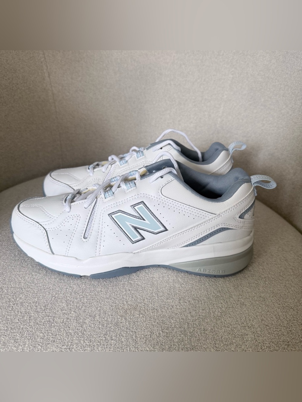 EUC New Balance 608 v5 Women’s White Walking Training Shoes Wide 9.5 D WX608WB5